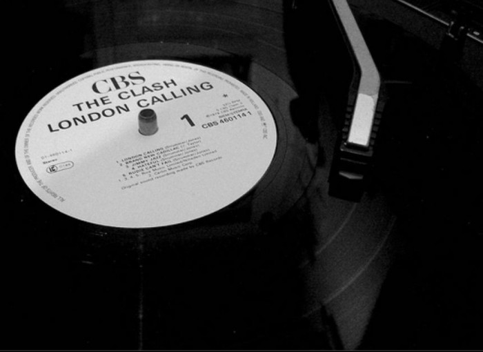 clash-london-calling-vinyl-700x510