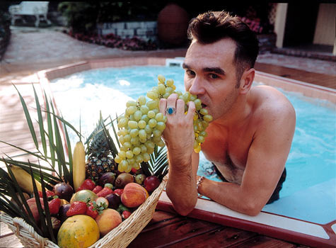 morrissey-eating-grapes.1