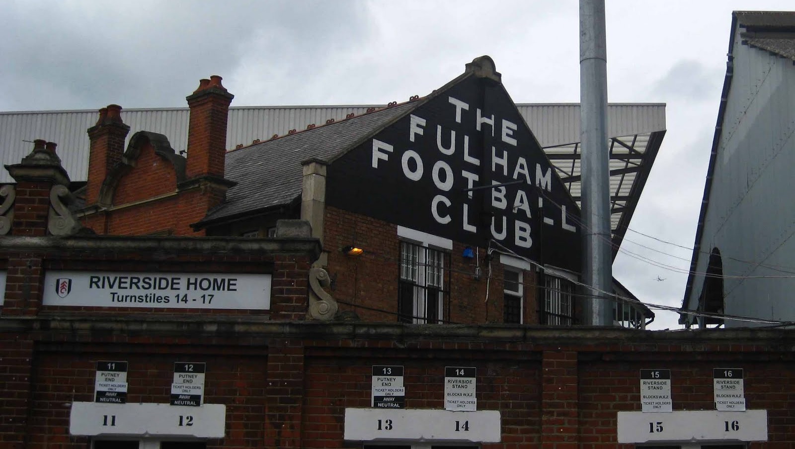 Craven_Cottage_from_street