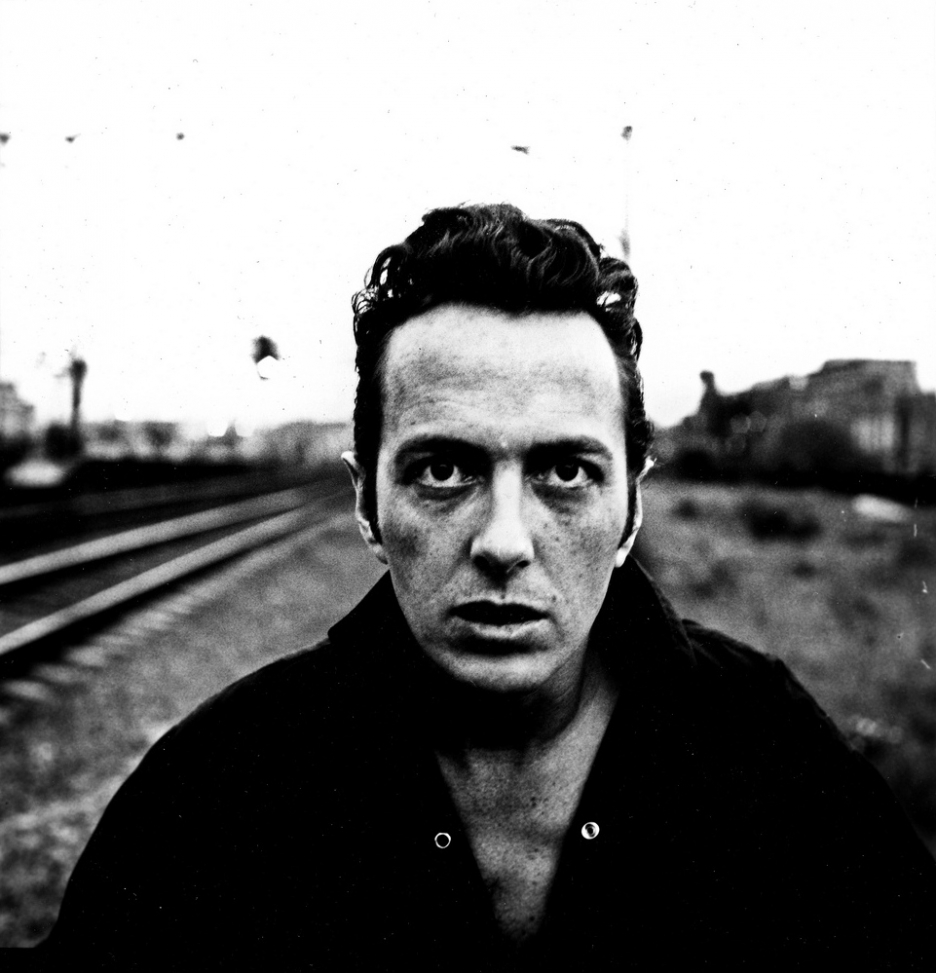 joe-strummer-railway-bw