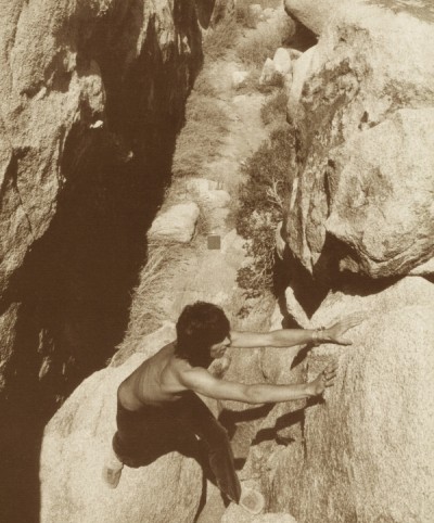keith-richards-joshua-tree-boulder-climbing keith-richards-joshua-tree-boulder-climbing