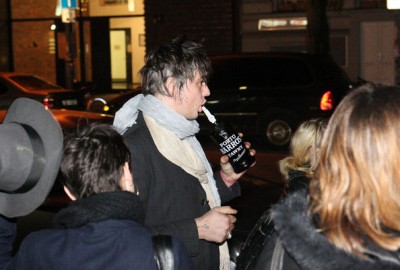 petedohertydrinkingberlinbeforeconcertgt2hvw7vvyul petedohertydrinkingberlinbeforeconcertgt2hvw7vvyul