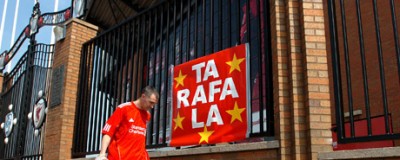 rafa-benitez-banner-outside-anfield-460-176906371 rafa-benitez-banner-outside-anfield-460-176906371